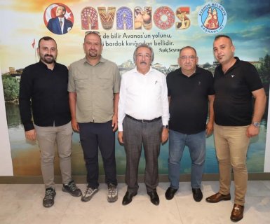 Hemşehrimiz Fuat Sezer ve oğulları Bekir ve Azmi Sezer Belediye Başkanımız Mustafa Kenan Sarıtaş'ı makamında ziyaret ettiler.
