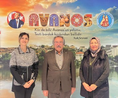 MHP Nevşehir İl Yönetim Kurulu Üyesi ve KAÇEP Başkan Yardımcısı Sayın Emine Altıparmak ve beraberinde Sayın Çiğdem Yıldırım, Belediye Başkanımız Sayın Mustafa Kenan Sarıtaş’ı makamında ziyaret ettiler.