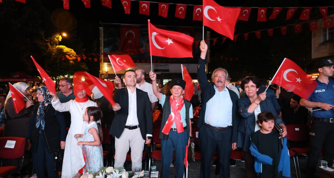 15 TEMMUZ DEMOKRASİ VE MİLLÎ BİRLİK GÜNÜ, İLÇEMİZDE BÜYÜK BİR COŞKU VE ANLAM YÜKLÜ BİR PROGRAMLA ANILDI