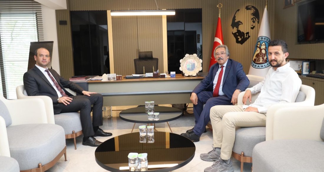 PTT Başmüdürü Sayın Hanifi Çobanoğlu, Belediye Başkanımız Sayın Mustafa Kenan Sarıtaş’ı makamında ziyaret etti.