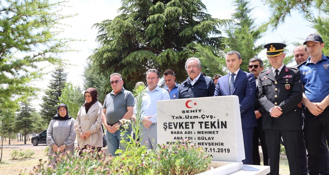 15 TEMMUZ DEMOKRASİ VE MİLLÎ BİRLİK GÜNÜ'NDE AZİZ ŞEHİTLERİMİZ DUALARLA YÂD EDİLDİ