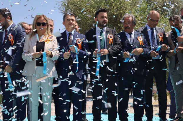 Ulaştırma ve Altyapı Bakanımız Sayın Abdulkadir Uraloğlu’nun katılımlarıyla kapsamlı şekilde restorasyonu tamamlanarak hizmete giren Tarihi Taş Köprümüzün resmi açılışı tören gerçekleştirildi.