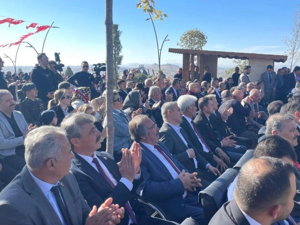 Belediye Başkanımız Mustafa Kenan Sarıtaş Nevşehir Belediyesi tarafından yapımı gerçekleştirilen 'Kahveci Dağı Konaklamalı Orman Parkı' nın açılış törenine katıldı.
