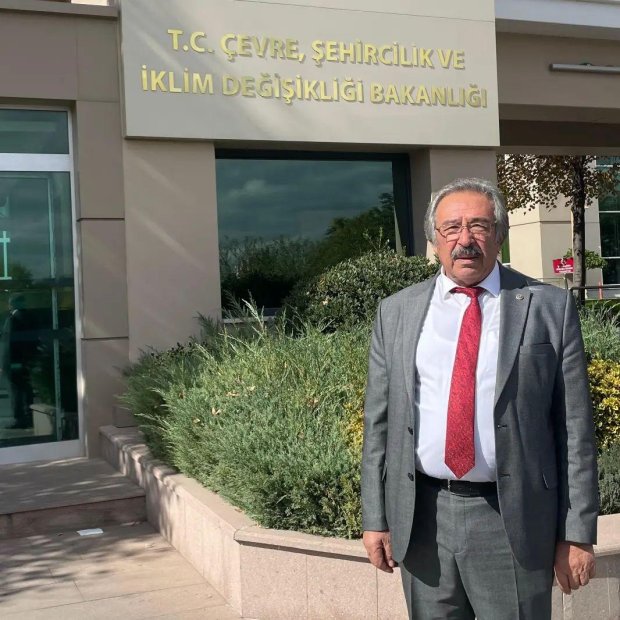 Belediye Başkanımız Mustafa Kenan SARITAŞ Çevre, Şehircilik ve İklim Değişikliği Bakanlığından Belediyemize kazandırdığımız çöp toplama ve yol süpürme araçlarımızın yüklenici firmadan, araçların üst ekipmanlarını yapacak olan firmaya nakli sağlanmıştır.