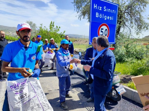 Belediye Başkanımız Hafriyat Alanı Mevkiindeki Saha Temizlik Çalışmalarına İştirak Etti