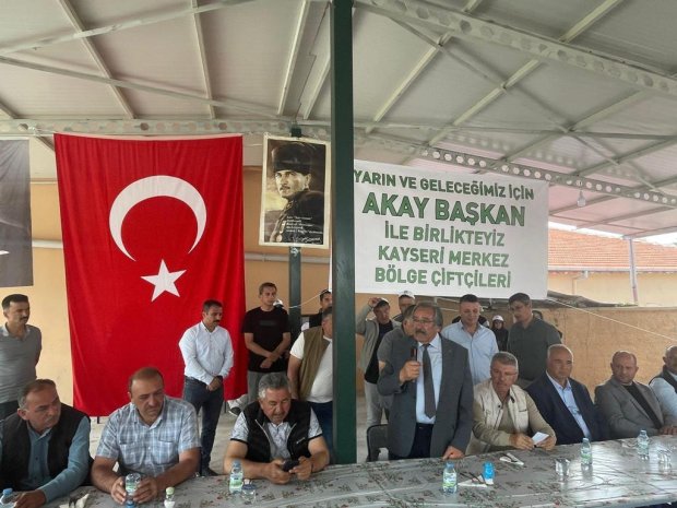 Kayseri Pancar Ekicileri Kooperatifi Yönetim Kurulu Başkanı Sayın Hüseyin Akay, Kayseri Şeker Fabrikası Yönetim Kurulu Başkanı Sayın Hurşit Dede ve beraberindeki yönetim kurulu üyeleri, Belediye Başkanımız Sayın Mustafa Kenan Sarıtaş’ı makamında ziyaret e