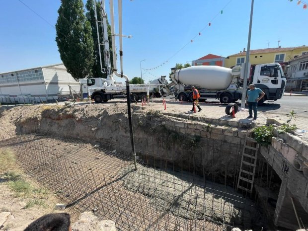 Belediye Başkanımız Sayın Mustafa Kenan Sarıtaş, belediyemiz tarafından ilçe genelinde sürdürülen altyapı ve üstyapı çalışmalarını yerinde inceleyerek denetimlerde bulundu.
