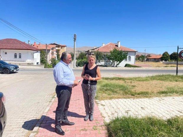 Belediye Başkanımız Mustafa Kenan Sarıtaş ,belediye personellerinin çocuk parklarında gerçekleştirdikleri çalışmaları yerinde inceleyip çalışmalar hakkında bilgiler aldı.