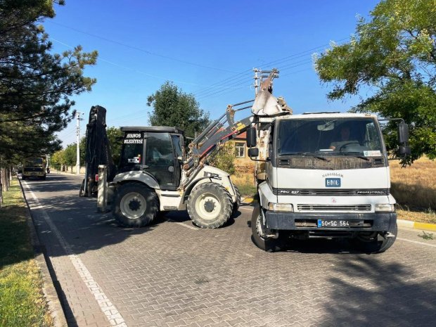Belediye Başkanımız Sayın Mustafa Kenan Sarıtaş, İnönü Caddesi’nde sıcak asfalt çalışmalarının startını verdi.