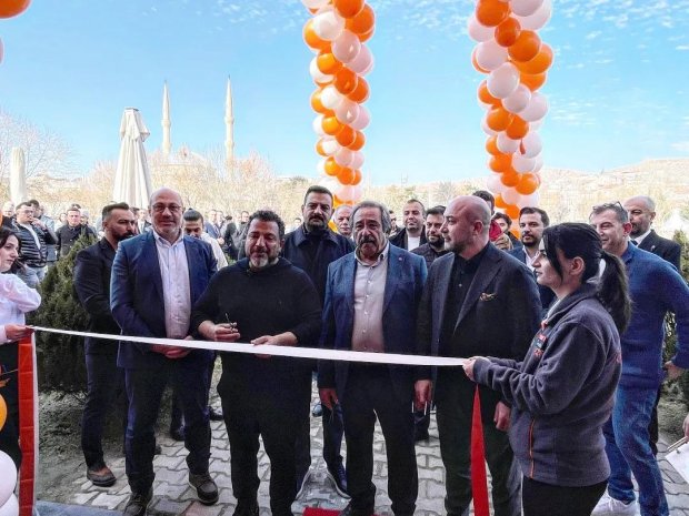 Midyeci Ahmet Kızılırmak Kenarında Yeni İşyerini Açtı.