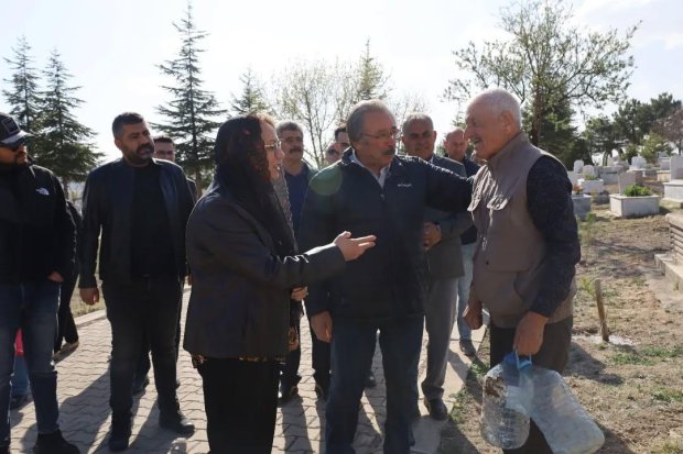 TBMM MHP Grup Başkan Vekili ve Nevşehir Milletvekilimiz Sayın Prof. Dr. Filiz Kılıç ve Belediye Başkanımız Sayın Mustafa Kenan Sarıtaş arefe günü kabir ziyaretlerinde bulundular.