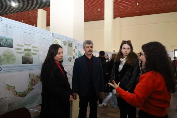 Gazi Üniversitesi Şehir ve Bölge Planlama Bölümü öğrencilerinin tasarım olarak 2040 yılı için Avanos’u planlama çalışmalarını içeren serginin açılışı yapıldı.