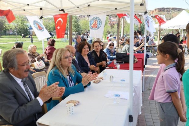 Hıdırellez Şenliği, belediyemizin organizasyonuyla yoğun ilgi ve katılımla coşkulu bir şekilde gerçekleştirildi.