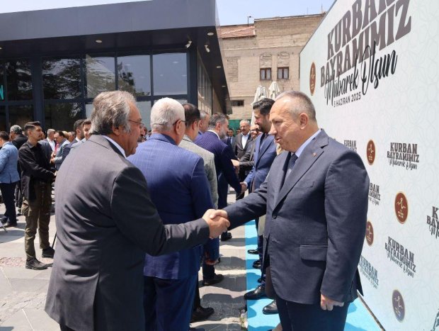 Belediye Başkanımız Sayın Mustafa Kenan Sarıtaş, Nevşehir Vilayetler Evi'nde gerçekleştirilen il protokol bayramlaşmasına katıldı.