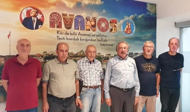 İlçemiz sakinlerinden Necmi Kabakçı, Nazmi Doğanay, Yaşar Erol, Erol Duran ve Karaseki Mahalle Muhtarı Vahit Altındağ Belediye Başkanımız Mustafa Kenan Sarıtaş'ı makamında ziyaret ettiler.