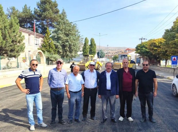 Belediye Başkanımız Mustafa Kenan Sarıtaş, Kapadokya Caddesinde ve Otobüs Terminalinde devam eden sıcak asfalt çalışması öncesi zemin hazırlığı çalışmasını yerinde inceleyip, vatandaşlarımızla sohbet etti.