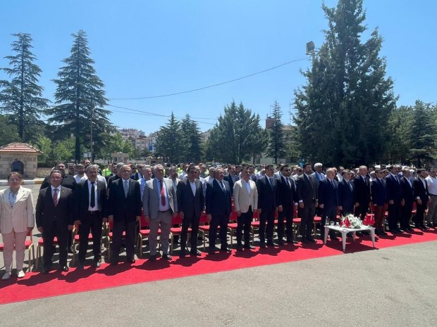 Nevşehir İl Özel İdaresi tarafından düzenlenen “Sezon Açılışı ve Araç Tanıtım Programı”, yoğun bir katılımla İl Özel İdaresi yerleşkesinde gerçekleştirildi.