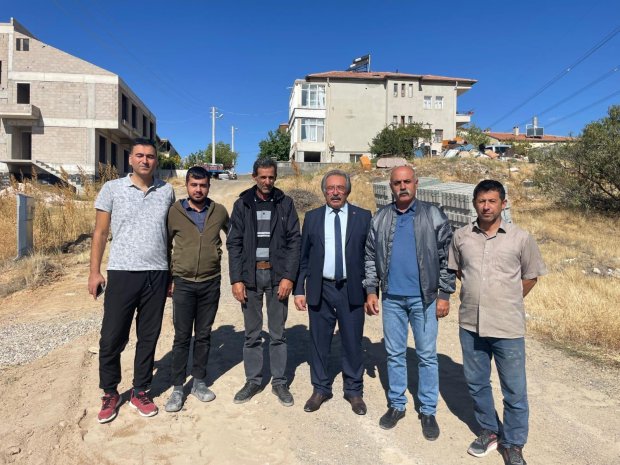 Belediye Başkanımız Sayın Mustafa Kenan Sarıtaş Yukarı Mahalle’de 137, 145 ve 146. sokaklarda yürütülen kilit parke çalışmalarını inceledi.