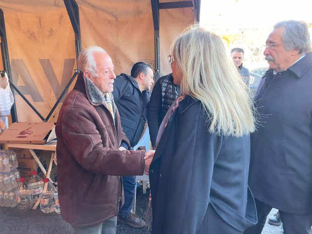 MHP TBMM Grup Başkanvekili ve Nevşehir Milletvekilimiz Sn. Prof. Dr. Filiz Kılıç ve Belediye Başkanımız Sn. Mustafa Kenan Sarıtaş ile birlikte Emekli Polis Mustafa Kenanoğlu’nun Cumhuriyet Mahallesindeki taziye evine ziyarette bulundular.