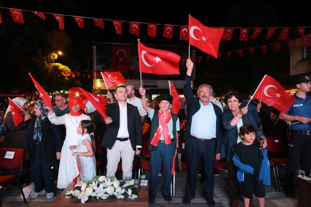 15 TEMMUZ DEMOKRASİ VE MİLLÎ BİRLİK GÜNÜ, İLÇEMİZDE BÜYÜK BİR COŞKU VE ANLAM YÜKLÜ BİR PROGRAMLA ANILDI