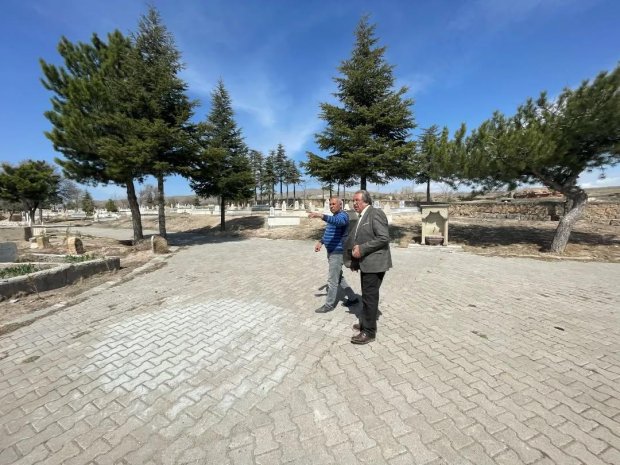 Belediyemiz tarafından Ramazan Bayramı öncesinde mezarlıkta bakım ve temizlik çalışmaları başlatıldı.