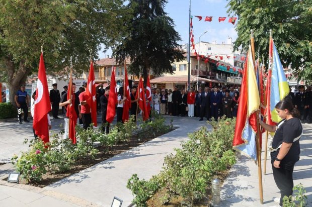 Şanlı tarihimize altın harflerle yazılan 30 Ağustos Zafer Bayramı'nın 103. yıl dönümü ilçemizde coşkuyla kutlandı.