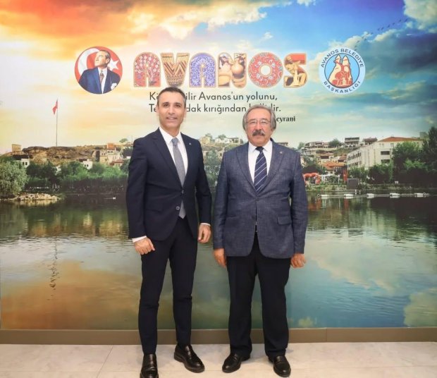 Nevşehir Gençlik ve Spor İl Müdürü Sayın Muhsin Özdemir, İlçe Gençlik ve Spor Müdür V. Sayın Orhan Gazi Elkıran ile birlikte Belediye Başkanımız Sayın Mustafa Kenan Sarıtaş'ı ziyaret etti.