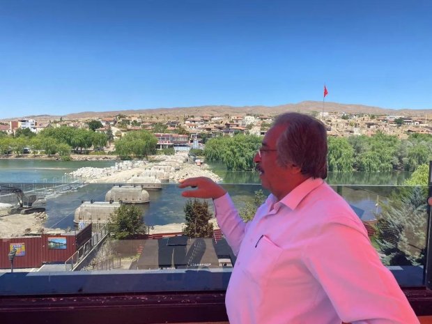 Belediye Başkanımız Köprümüzün mümkün olan en kısa zamanda hizmete açılabilmesi için yetkililerden bilgi alarak çalışmaları yakından takip ediyor.