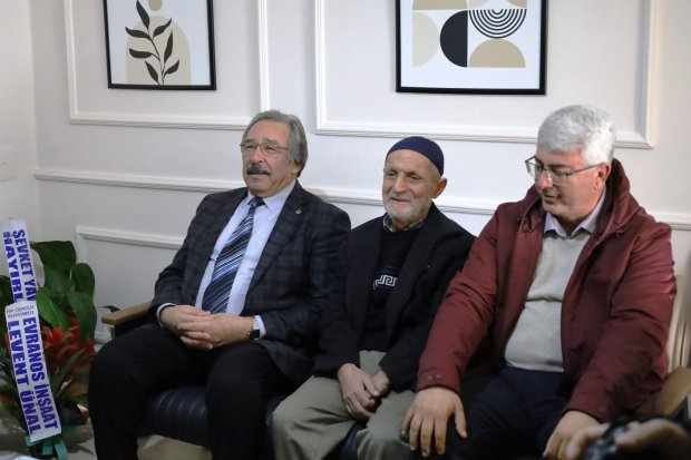 Belediye Başkanımız Sayın Mustafa Kenan Sarıtaş, Diyetisyen Sayın Nimet Yavuz’un işyeri açılışını gerçekleştirdi.