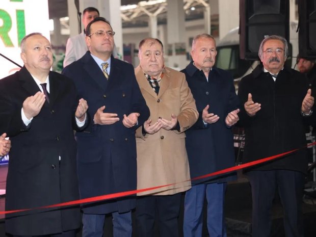 Belediye Başkanımız Mustafa Kenan Sarıtaş, bu sene 3. kez düzenlenen Nevşehir Kapadokya Tarım Ekipmanları, Gıda ve Hayvancılık Fuarı’nın açılışına katıldı.