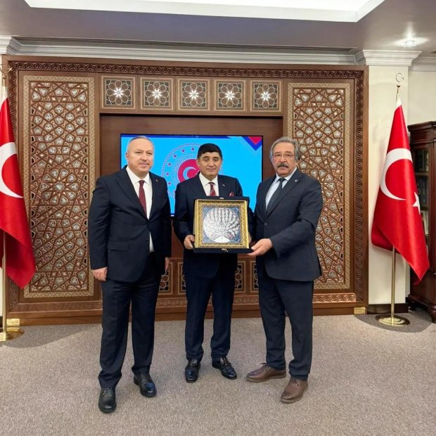 Başkan Sarıtaş, Katar Büyükelçisi Mehmet Mustafa Göksu'yu Makamında Ziyaret Etti.