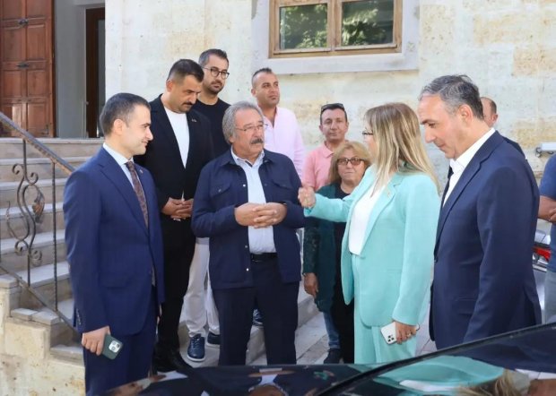 Belediye Başkanımız, Nevşehir Milletvekilimiz ve MHP Grup Başkan Vekili Prof. Dr. Filiz Kılıç ile birlikte Avanos Kaymakamımız Osman Bilici'yi ziyaret etti.