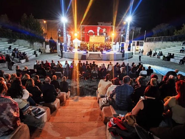 10 farklı koronun katılım sağladığı "7.Uluslararası Türk Müziği Korolar Festivali" Konseri Amfi Tiyatro'da Avanoslu müzik severlerin katılımı ile gerçekleşti.