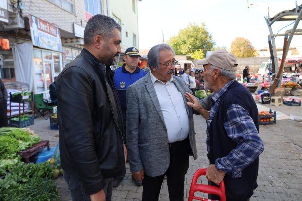 Belediye Başkanımız Sayın Mustafa Kenan Sarıtaş, Cuma günü pazaryerini ziyaret ederek esnaflarımızla ve hemşehrilerimizle tek tek sohbet etti.