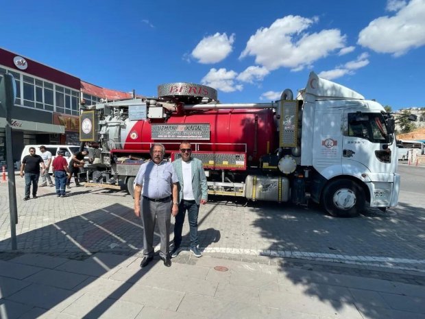 Belediye Başkanımız Mustafa Kenan Sarıtaş, İlçemiz çarşı merkezindeki kanalizasyon hattının temizliği için alanda çalışan ekiplerimizi ziyaret ederek; çalışmaları yerinde inceliyor.