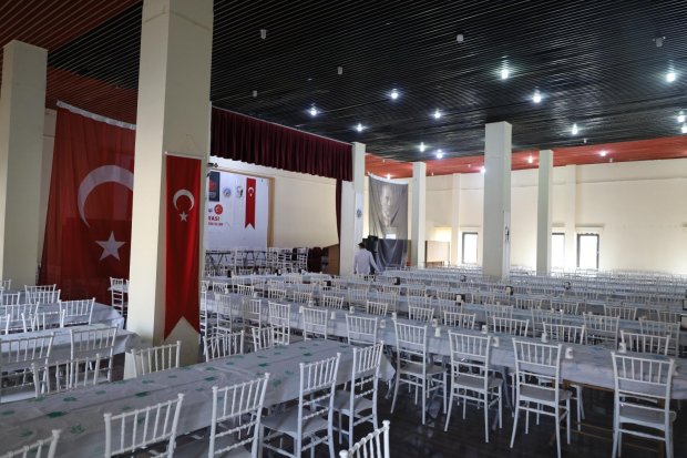 Belediye Başkanımız Sayın Mustafa Kenan Sarıtaş, Ramazan ayı dolayısıyla belediye toplantı salonunda vatandaşlarımıza verilecek iftar yemeği hazırlıklarını yerinde inceleyerek yürütülen çalışmaları kontrol etti.