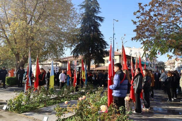 10 Kasım’da Ata’mızı Saygı, Özlem ve Minnetle Andık