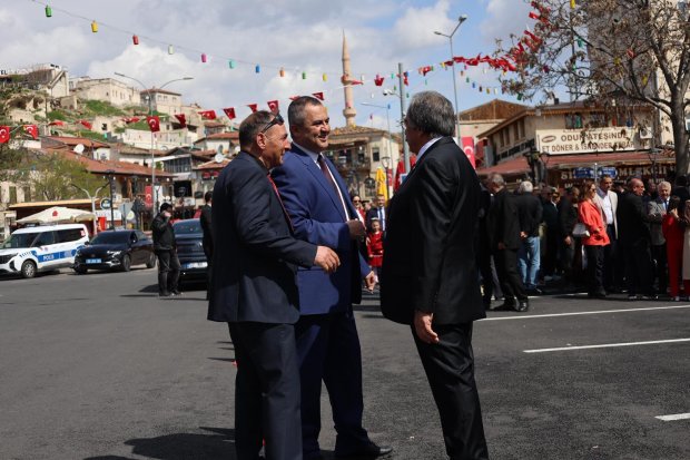 23 NİSAN ULUSAL EGEMENLİK VE ÇOCUK BAYRAMI DOLAYISIYLA ÇELENK TÖRENİ DÜZENLENDİ