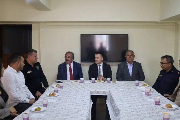 Avanos’ta kurumlar arası resmi bayramlaşma programı gerçekleştirildi.
