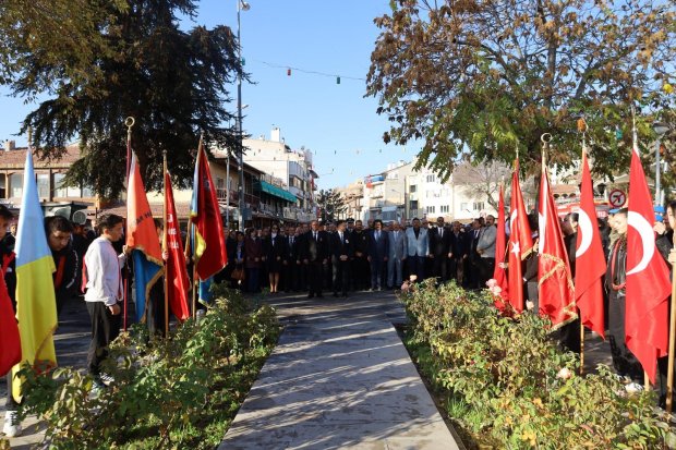 10 Kasım’da Ata’mızı Saygı, Özlem ve Minnetle Andık