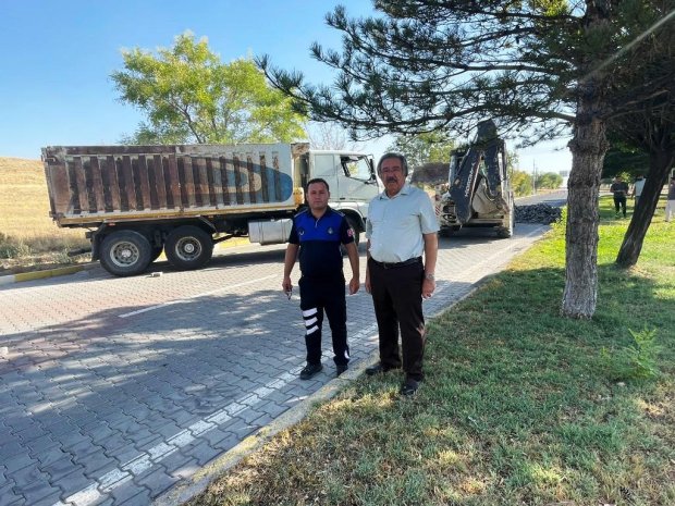 Belediye Başkanımız Sayın Mustafa Kenan Sarıtaş, İnönü Caddesi’nde sıcak asfalt çalışmalarının startını verdi.