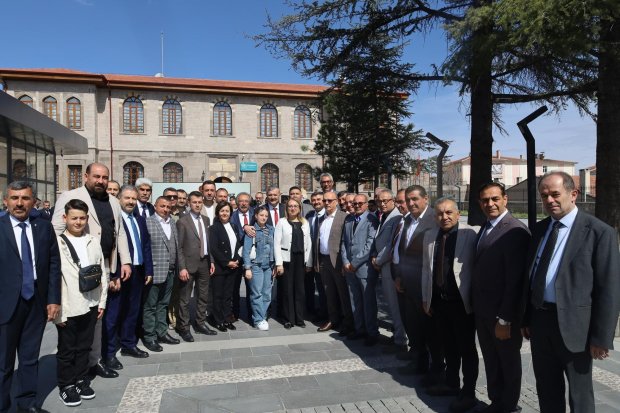 Belediye Başkanımız Sayın Mustafa Kenan Sarıtaş, Nevşehir Vilayetler Evi'nde gerçekleştirilen il protokolü bayramlaşma programına katıldı.