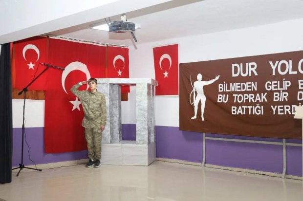 18 Mart Şehitleri Anma Günü ve Çanakkale Deniz Zaferi’nin 110.Yıl Dönümü münasebetiyle Avanos Mehmet Akif Ersoy Ortaokulu’nda anma programı düzenlendi.