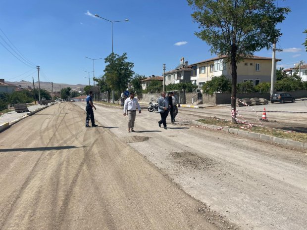Belediye Başkanımız Sayın Mustafa Kenan Sarıtaş, ilçemizde yürütülen yol çalışmalarını sahada inceleyerek denetimlerde bulundu.