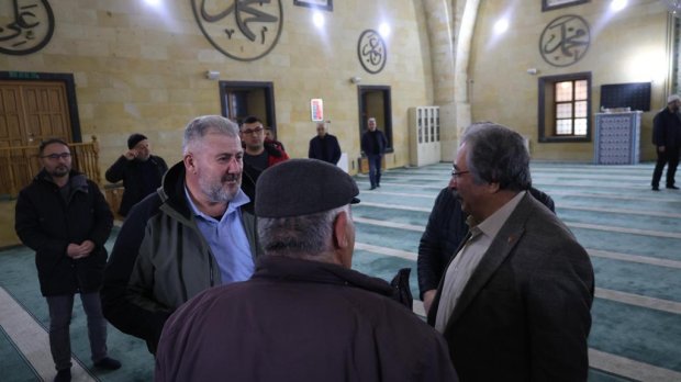 Belediye Başkanımız Sayın Mustafa Kenan Sarıtaş Bayram Namazının ardından Şehit Şevket Tekin Merkez Camii’nde hemşehrilerimizle bayramlaştılar.
