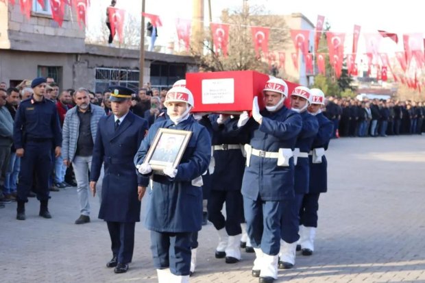 Belediye Başkanımız Mustafa Kenan Sarıtaş, Şehit olan Nevşehirli hemşehrimiz Astsubay Kıdemli Çavuş Hüseyin İpek 'in cenaze törenine katıldı.