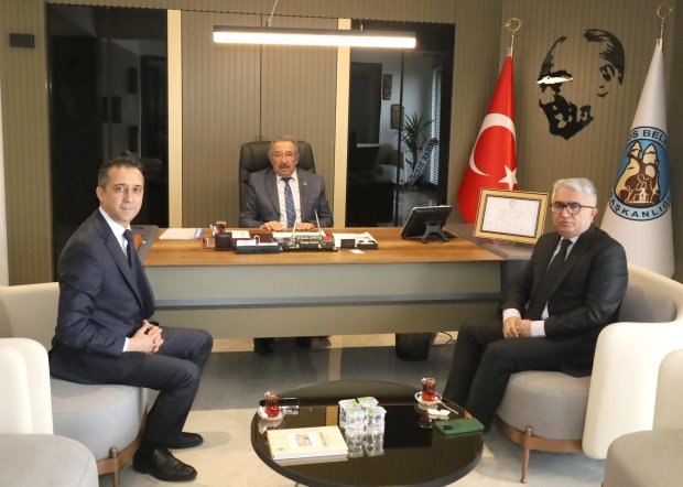 Ziraat Bankası Kırşehir Bölge Müdürü ve Avanos Şube Müdürü Belediye Başkanımız Sn. Mustafa Kenan Sarıtaş’a hayırlı olsun ziyaretinde bulundular