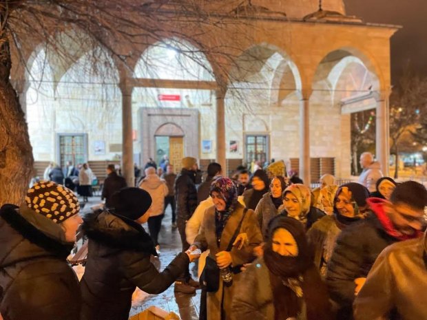 Belediyemizden Berat Kandili’nde Lokma İkramı