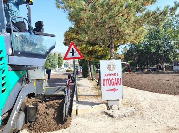 Belediye Başkanımız Mustafa Kenan Sarıtaş, Kapadokya Caddesinde ve Otobüs Terminalinde devam eden sıcak asfalt çalışması öncesi zemin hazırlığı çalışmasını yerinde inceleyip, vatandaşlarımızla sohbet etti.