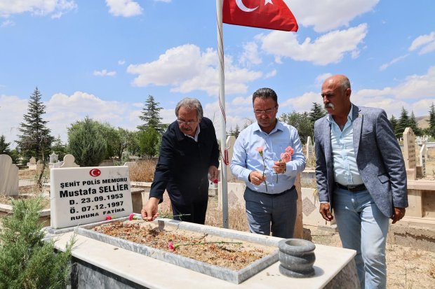 15 TEMMUZ DEMOKRASİ VE MİLLÎ BİRLİK GÜNÜ'NDE AZİZ ŞEHİTLERİMİZ DUALARLA YÂD EDİLDİ